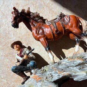 Western figurine of cowboy with rifle and his horse. Great collection
